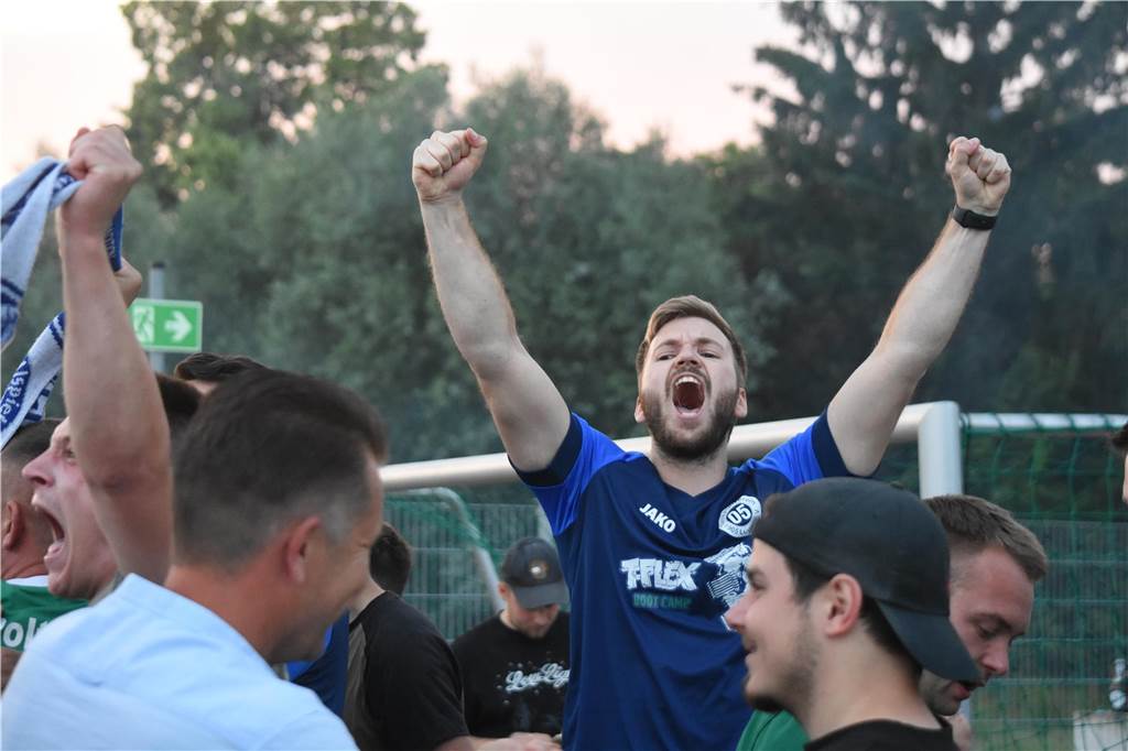 BV Lünen steigt nachträglich doch noch in die Kreisliga A auf: Eskalation als Zuschauer in Hamm Später trug Michel Josch dann das Trikot des BV Lünen.
