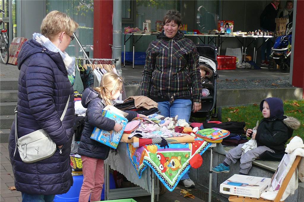Herbstmeile kann kommen: Organisatoren setzen auf Stimmungshoch nach Sturmtief Spannende Angebote gibt es am Sonntag nicht nur bei den Einzelhändlern und Gastronomen, sondern auch bei den Nachwuchshändlern auf dem Flohmarkt.
