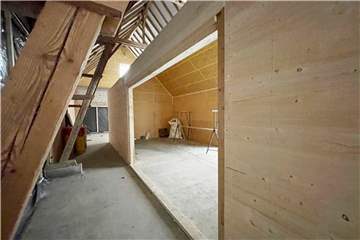 Spannende Ein- und Ausblicke bietet bereits jetzt das neue Naturparkhaus an der Füchtelner Mühle. Doch noch haben die Handwerker hier viel zu tun.