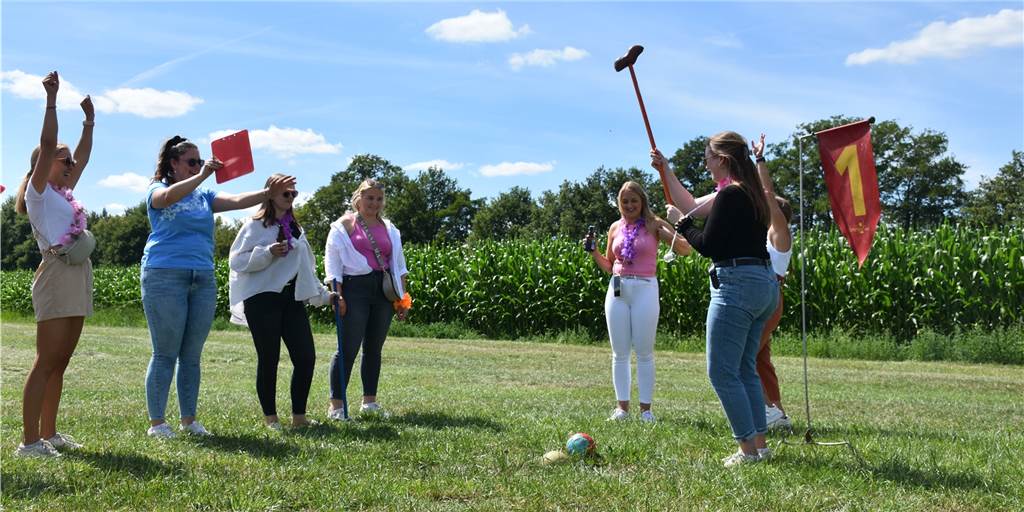 Mit Video: „Los Bambinos“ begeistert vom Bauerngolf in Südlohn - Spaß für Groß und Klein Spannung, Spaß und Ehrgeiz bis zum Schluss – all das verbindet Bauerngolf, der außergewöhnliche Sport aus den Niederlanden auch hier bei uns im Münsterland in Südlohn.