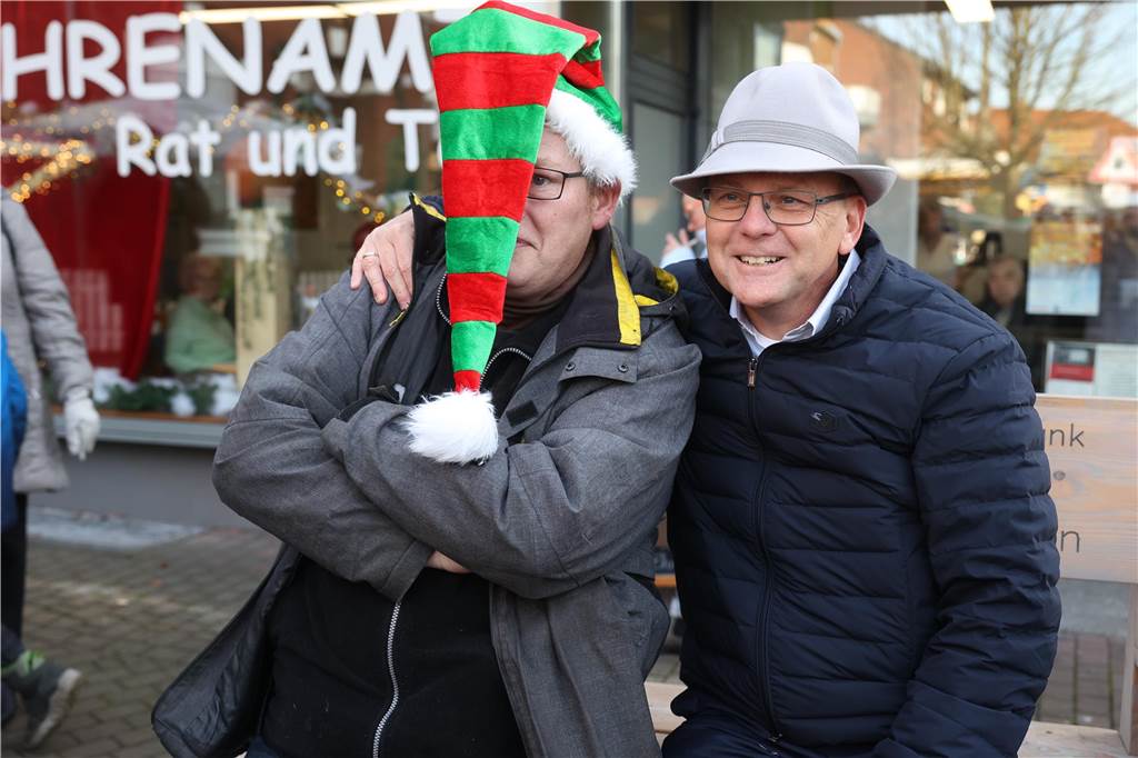Adventsmarkt: Drei stimmungsvolle Tage und ein lustiger Höhepunkt Spaß muss sein, sagte sich auch Bürgermeister Thomas Orlowski.