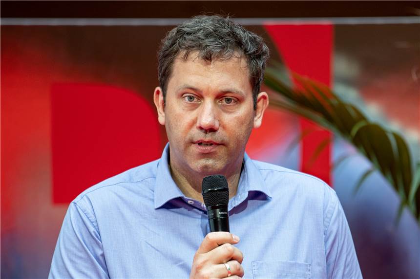 Klingbeil fordert: Laschet soll Wahlwerbespot zurückziehen SPD-Generalsekretär Lars Klingbeil übt deutliche Kritik an Unionskanzlerkandidat Armin Laschet.