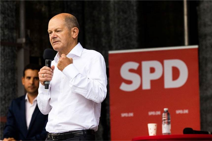 Bundestagswahl: SPD laut Umfrage erstmals seit Jahren vor der Union SPD-Kanzlerkandidat Olaf Scholz bei einer Wahlkampfveranstaltung in Karlsruhe.