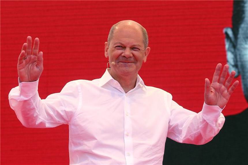 Insa-Umfrage: SPD überholt die Grünen in der Wählergunst SPD Kanzlerkandidat Olaf Scholz redet auf dem Dr. Rur Platz in Bochum. Scholz startet im Ruhrgebiet in die heiße Phase des Wahlkampfs. Rund sechs Wochen vor der Bundestagswahl spricht er zum Auftakt seiner Tour in der Bochumer Innenstadt.