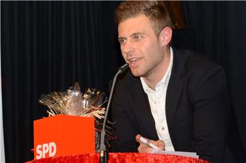 SPD-Ratsherr Swen Coralic, hier bei der 50-Jahr-Feier der SPD Wulfen, im Wahlkampfmodus? Der Bürgermeister hegt den Verdacht.