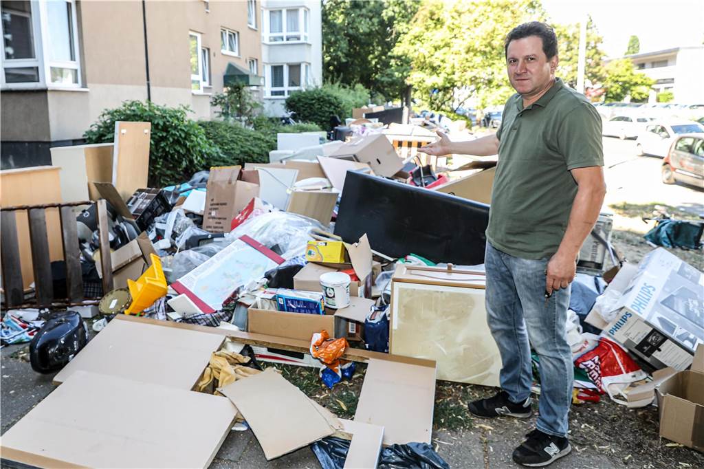 Sperrmüllsammlung: EDG-Chefs legen überraschendes Ergebnis vor Sperrmüll? In manchen Wohngebieten lagen alle möglichen Materialien auf den Gehwegen.
