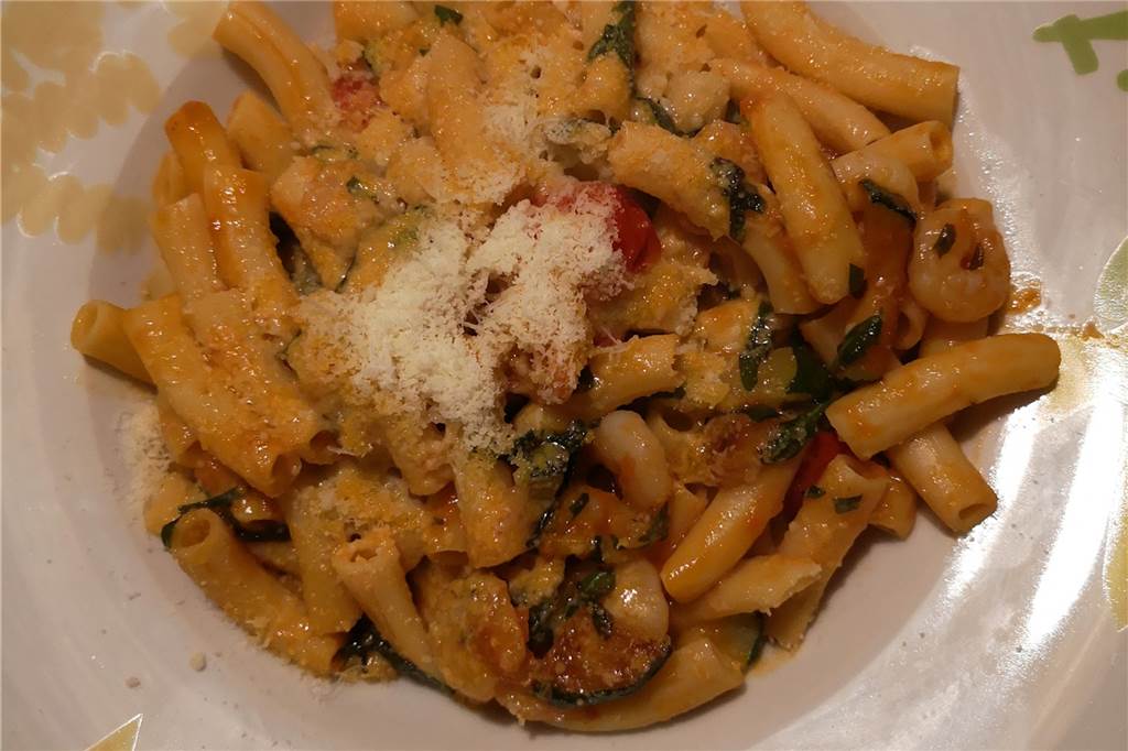 Im Haus Olfmann überzeugt vor allem die hausgemachte Pasta Spezialität des Hauses: hausgemachte Nudeln mit Zucchini, Krabben, Rucola und Tomatensoße.