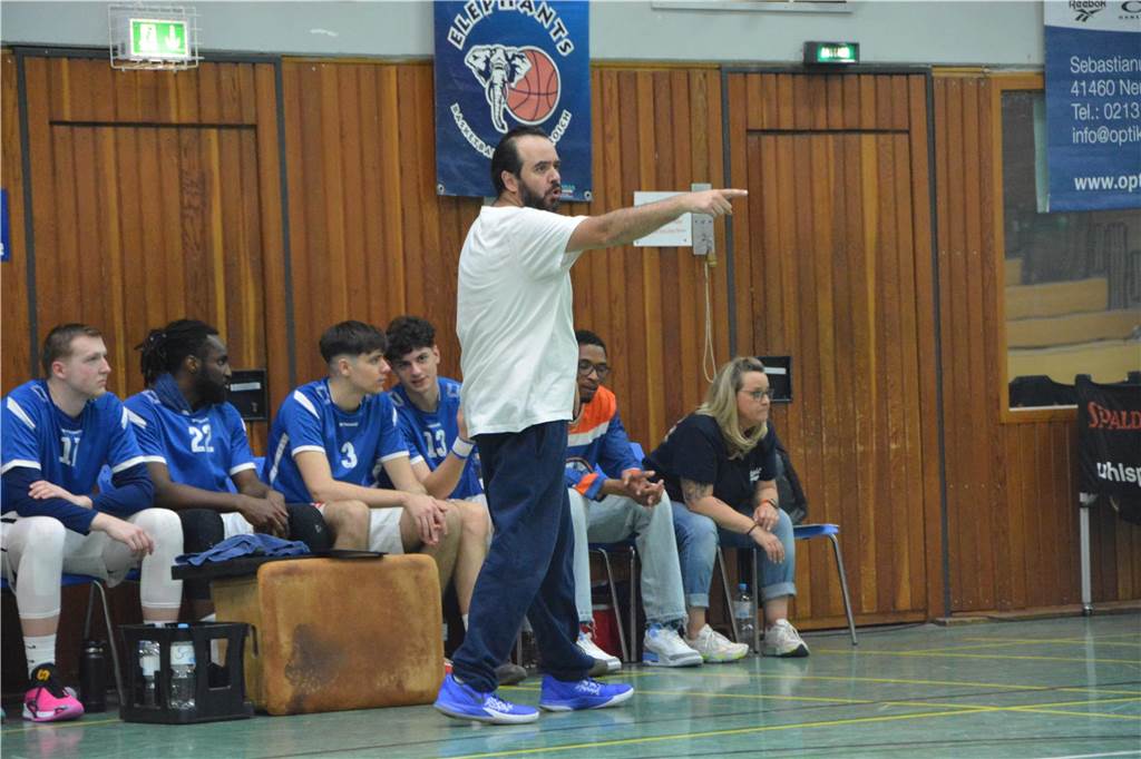 Spiel 2, NEW Elephants Grevenbroich - BSV Münsterland Baskets Wulfen 81:77 (44:37)