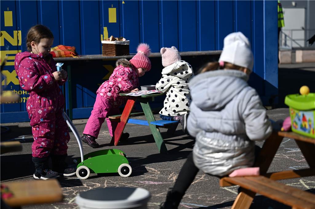 Trauer-Experten: „Die Familien haben dem Tod ins Auge geblickt“ „Spielen, spielen, spielen“: Beide Experten betonen, wie wichtig das Spiel für traumatisierte und trauernde Kinder ist.