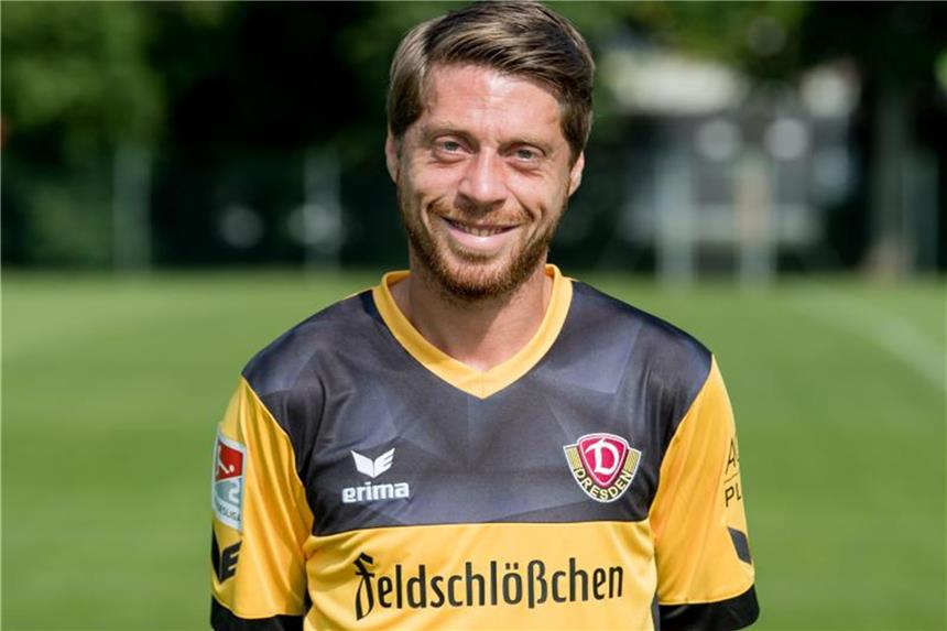 Andreas Lambertz spielt wieder für Fortuna Düsseldorf Spieler Andreas Lambertz noch im Trikot von Dresden. Foto: Thomas Eisenhuth/Archiv