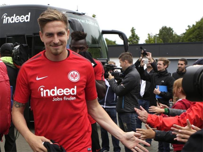 Vor Wechsel zu Schalke: Oczipka verlässt Trainingslager Spieler Bastian Oczipka hat das Trainingslager von Eintracht Frankfurt verlassen. Foto: Andre Hirtz
