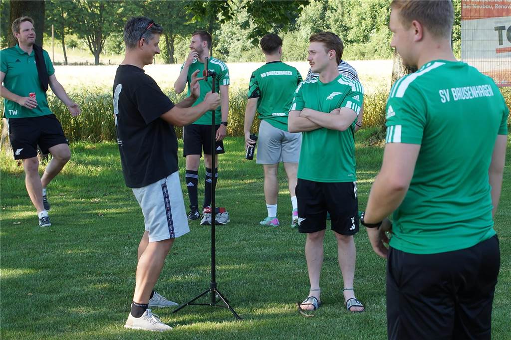Auf der Alm rollt wieder das Leder mit viel eigener DNA Spielerfotos für den Spielbericht wie hier von Yannick Pfahl wurden auch gleich geschossen.