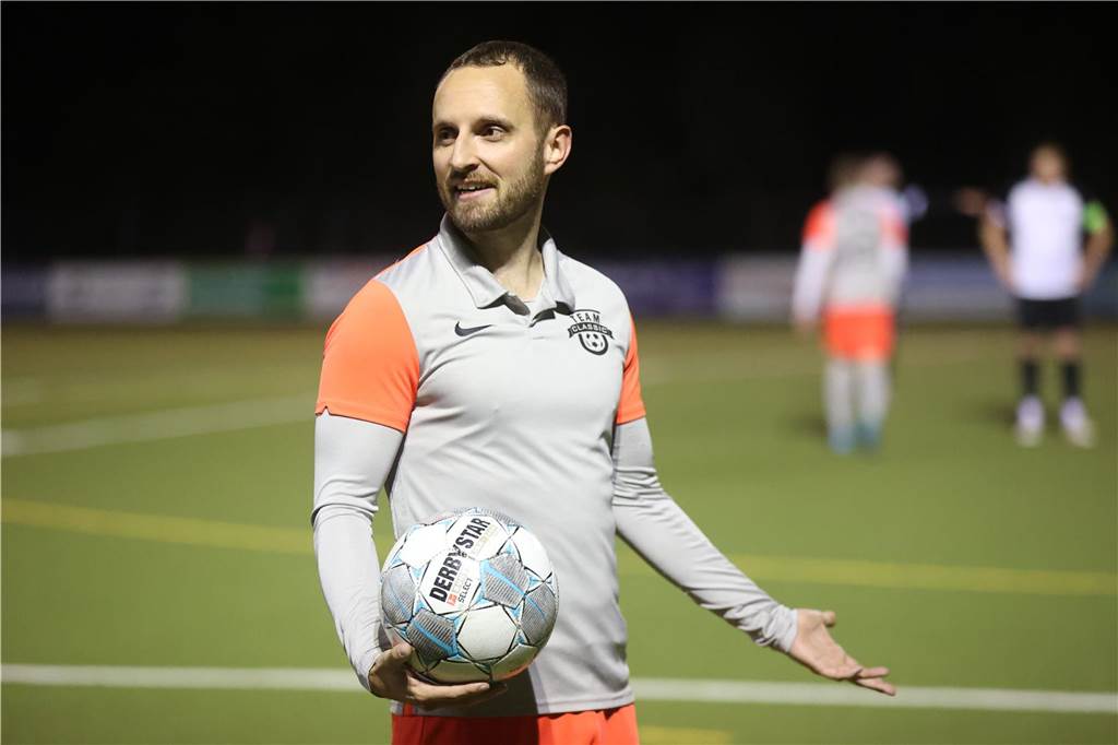 Drücker-Hattrick bei Kantersieg gegen Münster: Coach des Werner SC „tut es leid für den ESV“ Spielertrainer Janis Leenders lobte seine Mannschaft nach dem 7:1-Erfolg.