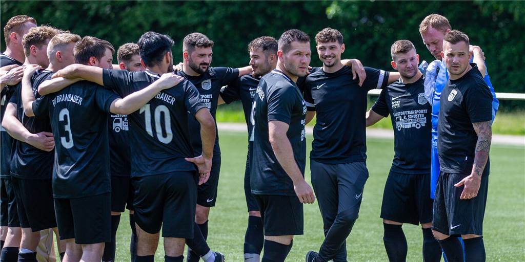 Nach Botta-Abgang zum BV Lünen: BV Brambauer II installiert neues Trainer-Gespann Spielertrainer Patrick Botta (3.v.r.) wird den BV Brambauer II nach vier Jahren verlassen.