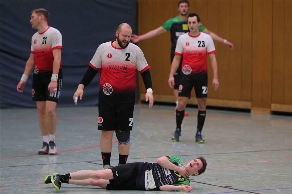 Eine enge Verbundenheit: Jan Richter ist viel mehr als ein Handballer für den VfL Brambauer Spielertyp kompromissloser Kreisläufer: Jan Richter (Nummer zwei).
