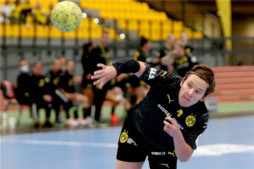 Minikader der BVB-Handballfrauen siegt auch in Montenegro - der Trainer hat Spaß Spielmacherin Alina Grijseels war in Montenegro nicht zu stoppen: Sie dirigierte, ermunterte und traf.