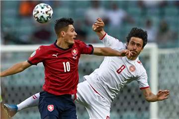 Spielt eine wichtige Rolle im dänischen Nationalteam: BVB-Profi Thomas Delaney (r.).