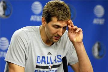 Spielt seit 21 Jahren für die Dallas Mavericks: Basketball-Superstar Dirk Nowitzki. Foto: Tony Gutierrez/AP