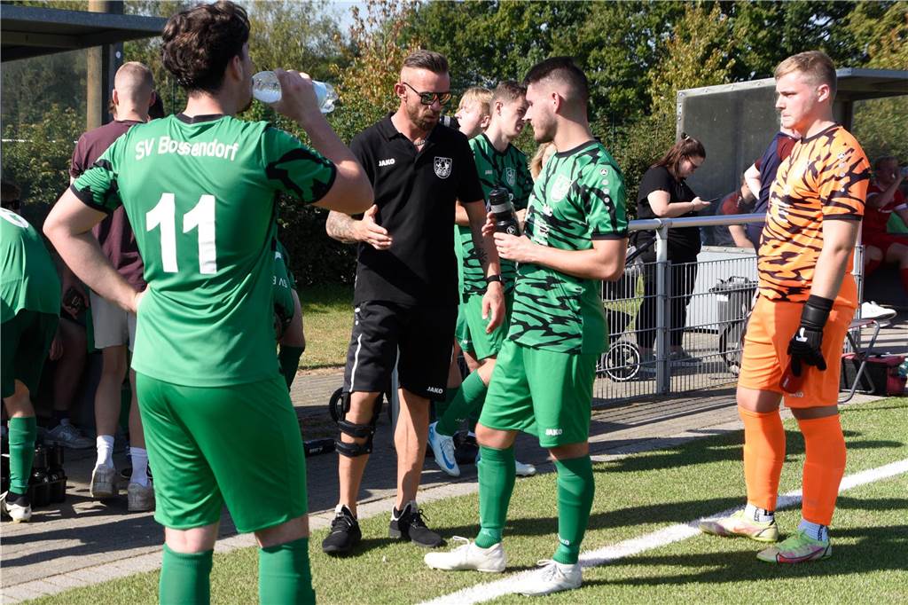 „Frau war nicht begeistert“: Halterner schnürt zwei Jahre nach Karriereende wieder die Schuhe Spielte eine Rolle bei Kruschwitz' Rückkehr auf den Platz: SVB-Coach Domenik Hülsbusch.