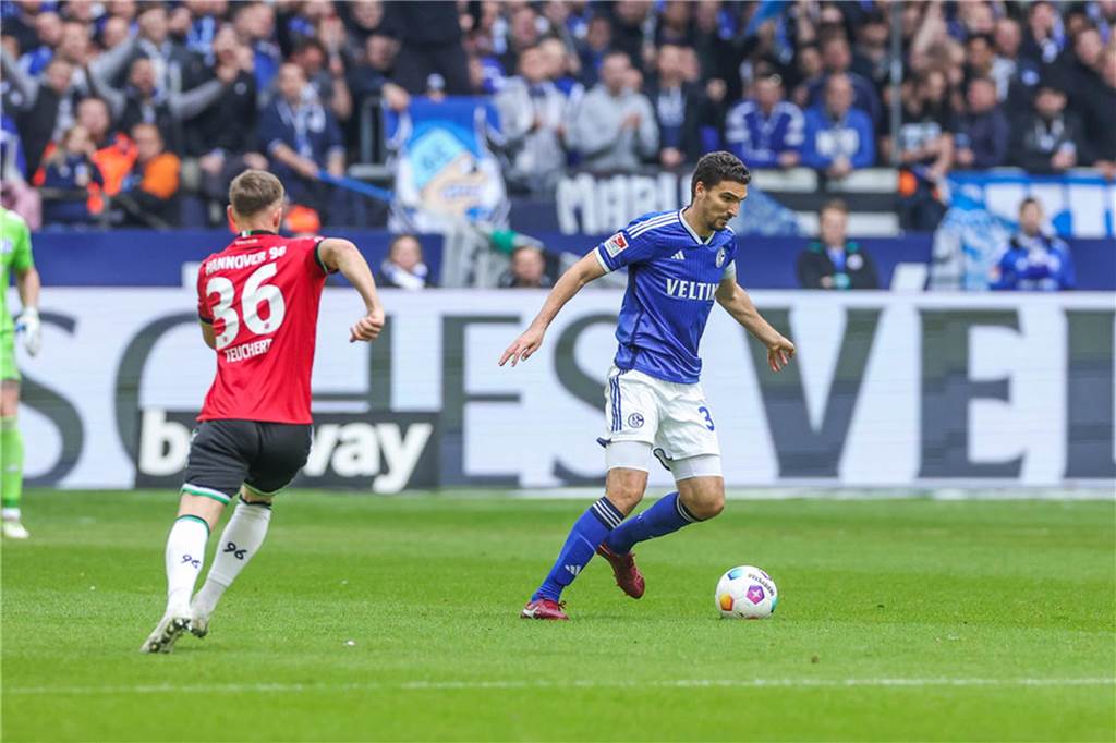 Rückkehr an eine frühere Wirkungsstätte: Spielte eine Saison in Düsseldorf: Marcin Kaminski (am Ball).