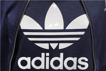 Sportartikelhersteller Adidas plant massiv Aktien zurückzukaufen. In den kommenden Jahren sollen Aktien im Wert von rund drei Milliarden Euro zurückerworben werden. Foto: Daniel Karmann