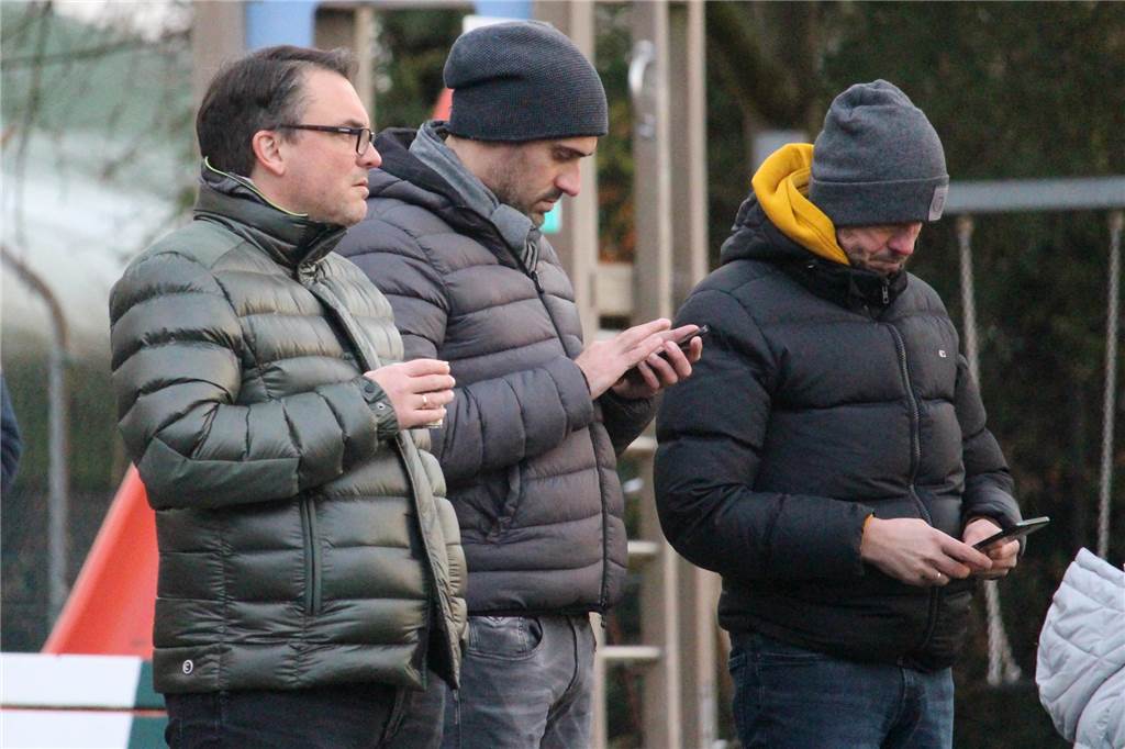 Entscheidung zum HSC-Trainerwechsel reifte erst Montag – Lösbrock: „Fußball ist ein Ergebnissport“ Sportdirektor Benjamin Hartlieb (l.), hier neben Tim Harbott (Sportlicher Leiter) fungiert nun als Interimstrainer. Er ist damit Nachfolger von Marc Woller (r.).