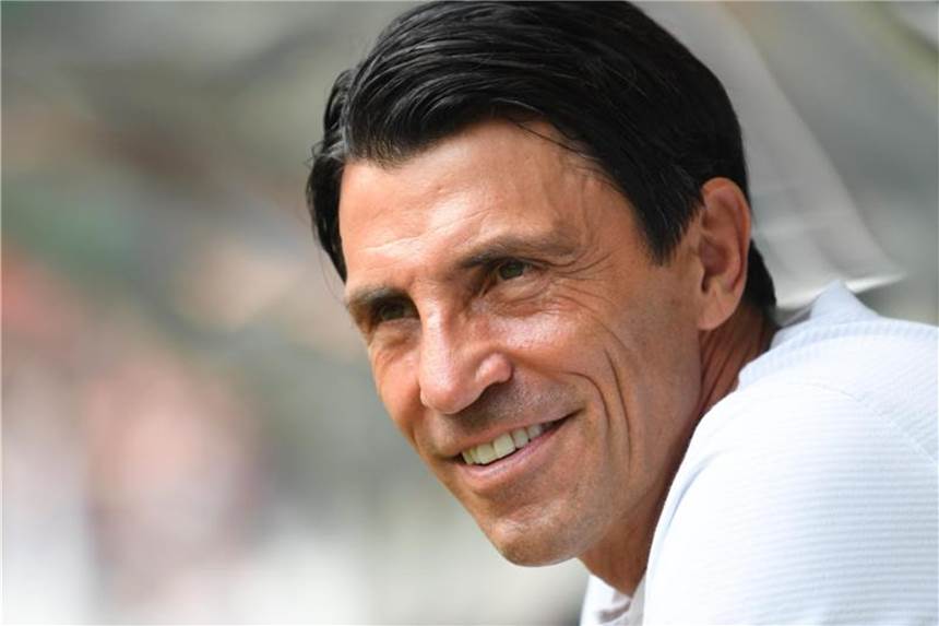 Bruno Hübner verlängert Vertrag in Frankfurt bis 2021 Sportdirektor Bruno Hübner und Eintracht Frankfurt haben sich auf eine langfristige Zusammenarbeit geeinigt. Foto: Arne Dedert