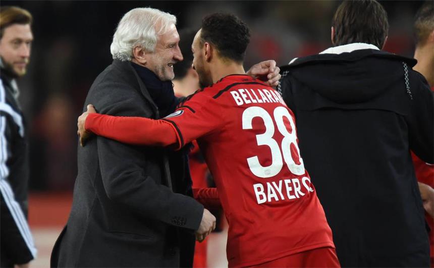 Völler hat keine Zweifel an Bellarabi-Verbleib Sportdirektor Rudi Voeller (l.) geht fest davon aus, dass Karim Bellarabi Bayer Leverkusen treu bleibt.