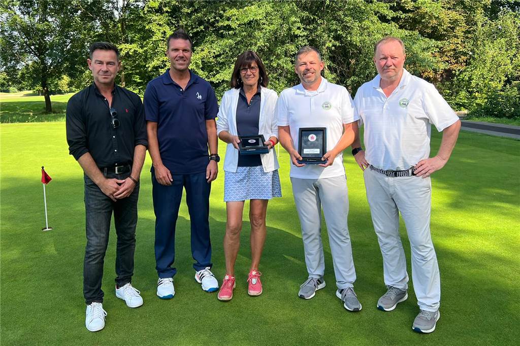Dorstens Stadtmeistertitel wurde erst im Computer-Stechen vergeben Siegerehrung der Dorstener Golf-Stadtmeisterschaft 2022