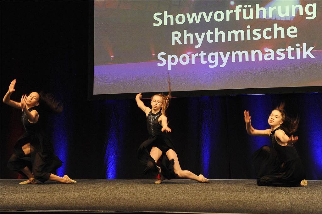 Jede Menge Ehrungen im Freischütz: 90 Bilder von der 57. Sportlerehrung der Stadt Sportlerehrung 2024 der Stadt SchwerteShowvorführung Rhytmische Sportgymnastik