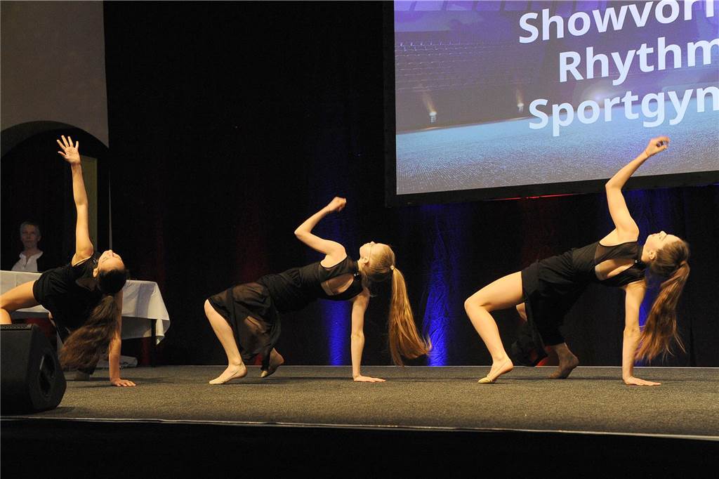 Jede Menge Ehrungen im Freischütz: 90 Bilder von der 57. Sportlerehrung der Stadt Sportlerehrung 2024 der Stadt SchwerteShowvorführung Rhytmische Sportgymnastik