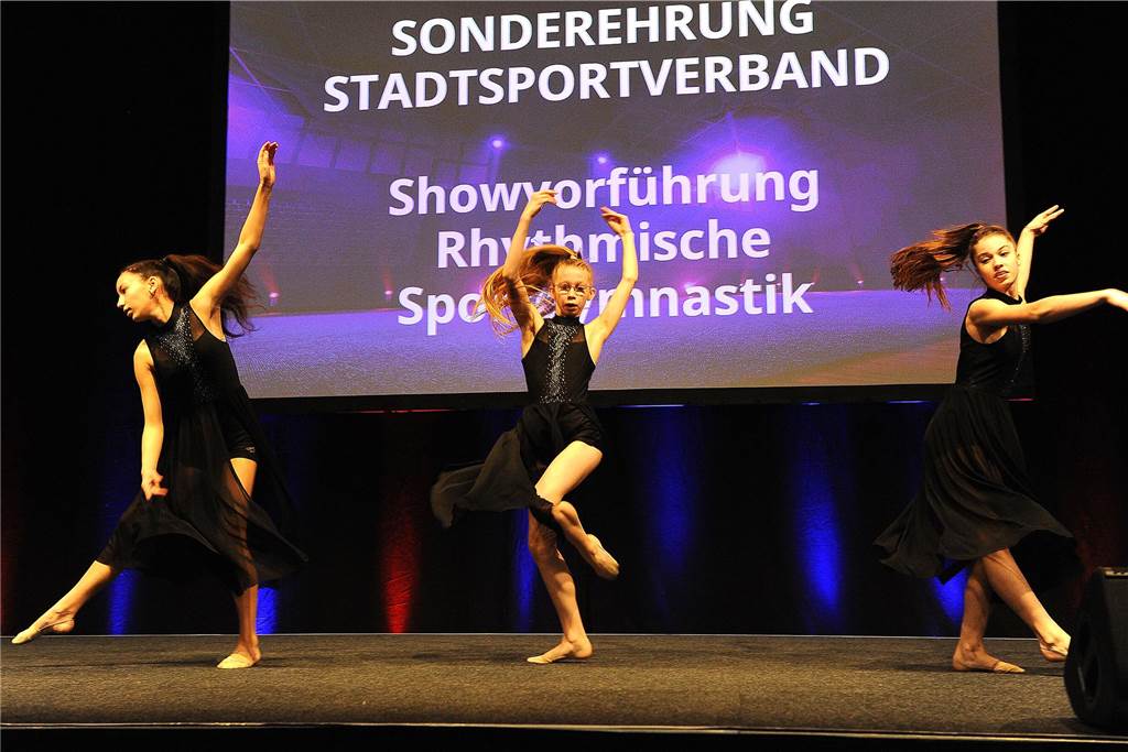 Jede Menge Ehrungen im Freischütz: 90 Bilder von der 57. Sportlerehrung der Stadt Sportlerehrung 2024 der Stadt SchwerteShowvorführung Rhytmische Sportgymnastik