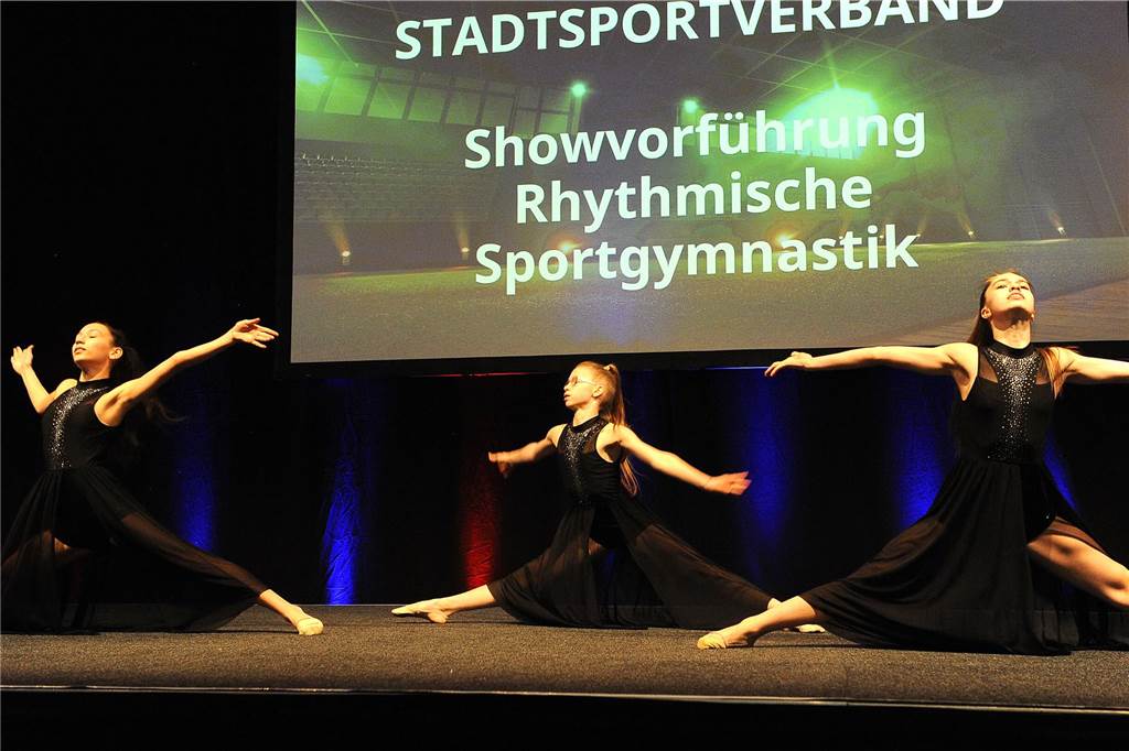 Jede Menge Ehrungen im Freischütz: 90 Bilder von der 57. Sportlerehrung der Stadt Sportlerehrung 2024 der Stadt SchwerteShowvorführung Rhytmische Sportgymnastik