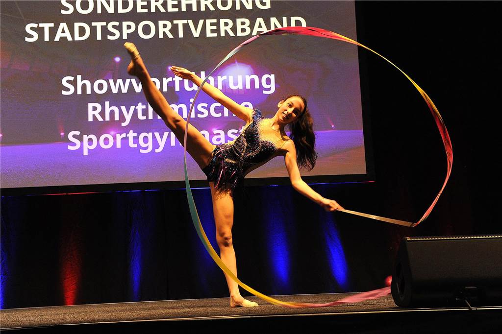 Jede Menge Ehrungen im Freischütz: 90 Bilder von der 57. Sportlerehrung der Stadt Sportlerehrung 2024 der Stadt SchwerteShowvorführung Rhytmische Sportgymnastik
