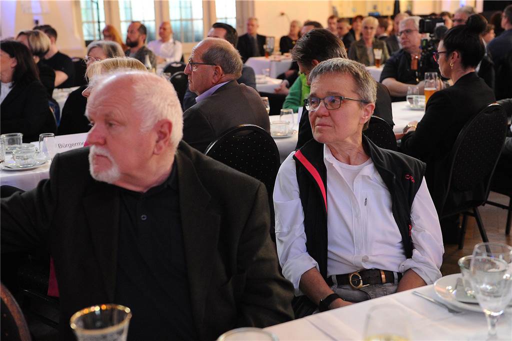 Jede Menge Ehrungen im Freischütz: 90 Bilder von der 57. Sportlerehrung der Stadt Sportlerehrung 2024 der Stadt SchwerteSonderehrung vom Stadtsportverband: 45 Jahre Landesleistungsstützpunkt Rhytmische Sportgymnastik