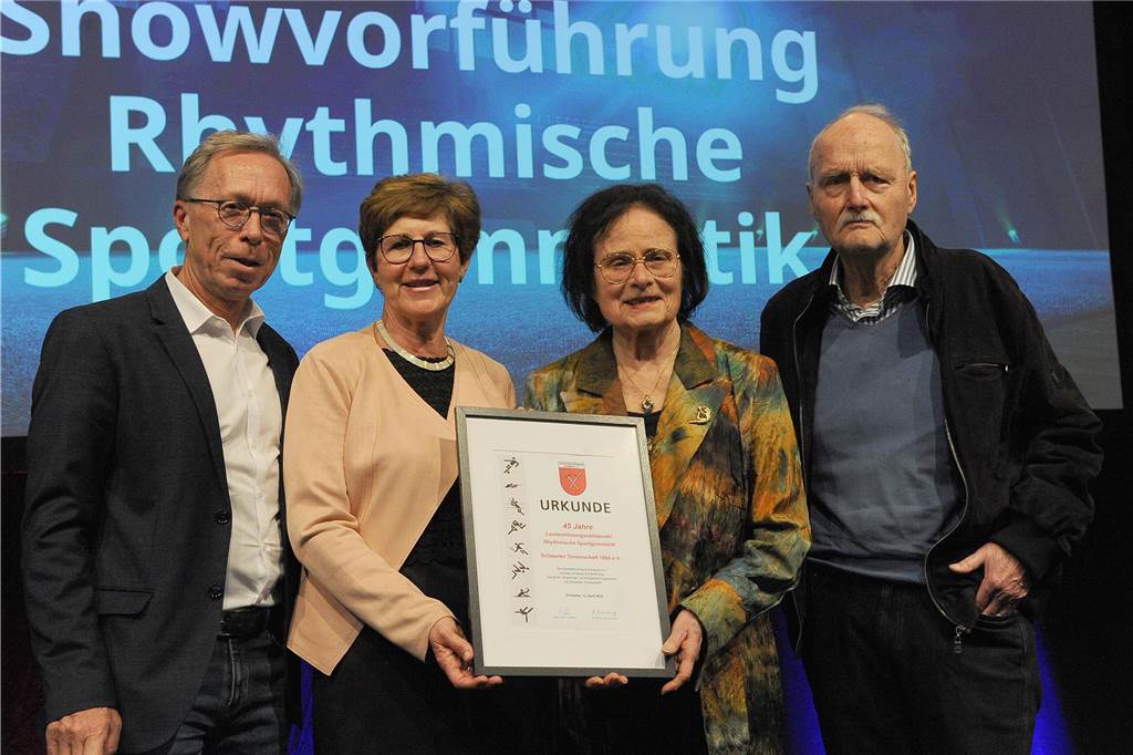 Jede Menge Ehrungen im Freischütz: 90 Bilder von der 57. Sportlerehrung der Stadt Sportlerehrung 2024 der Stadt SchwerteSonderehrung vom Stadtsportverband: 45 Jahre Landesleistungsstützpunkt Rhytmische Sportgymnastik