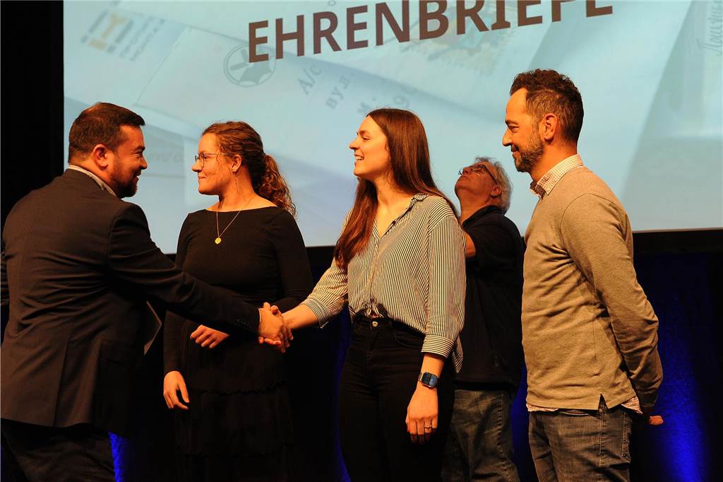 Jede Menge Ehrungen im Freischütz: 90 Bilder von der 57. Sportlerehrung der Stadt Sportlerehrung 2024 der Stadt SchwerteVerleihung der Sportlerehrenbriefe
