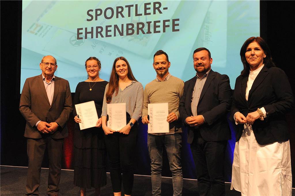 Jede Menge Ehrungen im Freischütz: 90 Bilder von der 57. Sportlerehrung der Stadt Sportlerehrung 2024 der Stadt SchwerteVerleihung der Sportlerehrenbriefe
