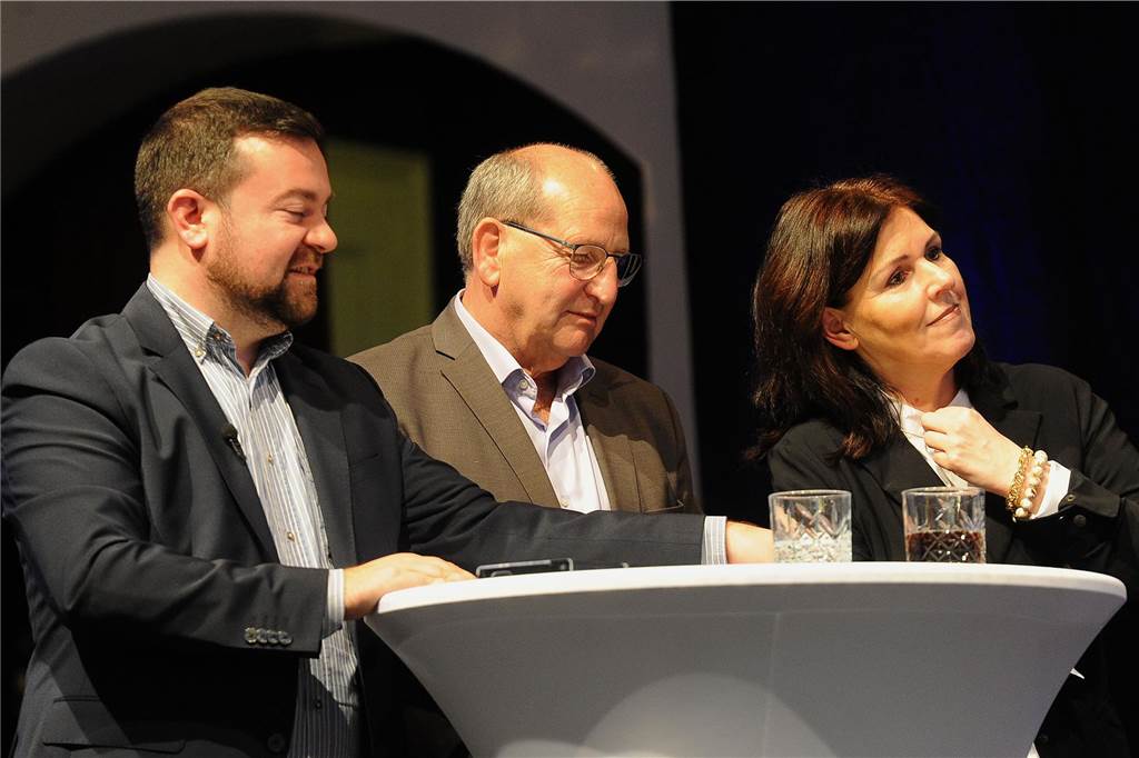 Jede Menge Ehrungen im Freischütz: 90 Bilder von der 57. Sportlerehrung der Stadt Sportlerehrung 2024 der Stadt SchwerteVerleihung der Sportplakette Silber