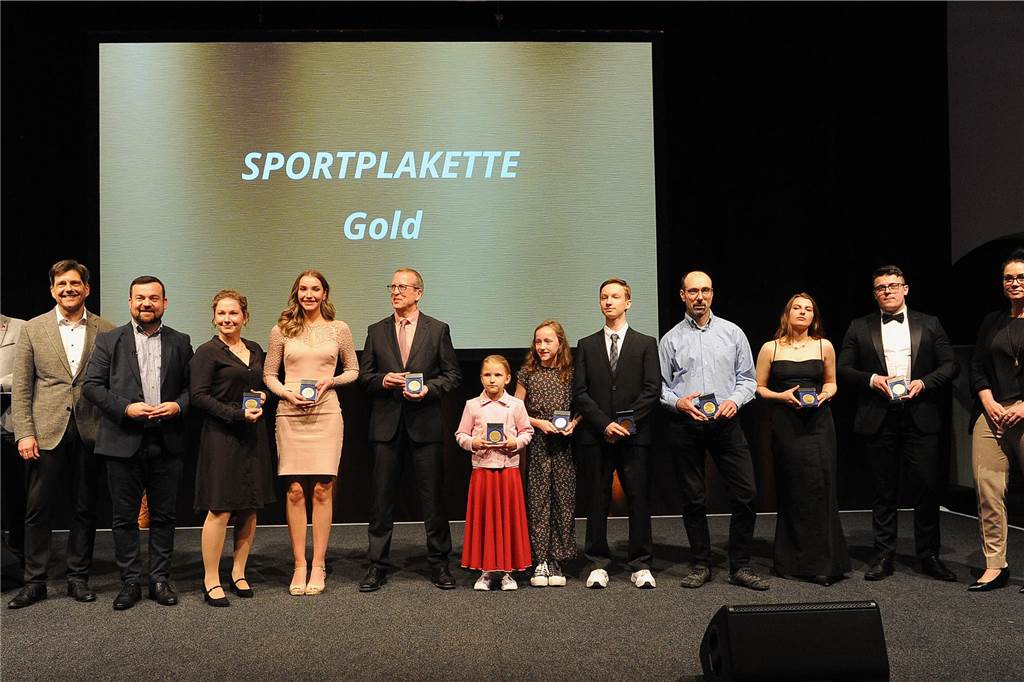 Jede Menge Ehrungen im Freischütz: 90 Bilder von der 57. Sportlerehrung der Stadt Sportlerehrung 2024 der Stadt SchwerteVerleihung der Sportplakette Gold