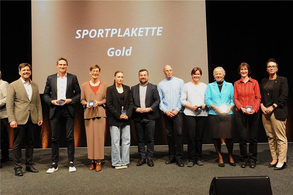 Jede Menge Ehrungen im Freischütz: 90 Bilder von der 57. Sportlerehrung der Stadt Sportlerehrung 2024 der Stadt SchwerteVerleihung der Sportplakette Gold
