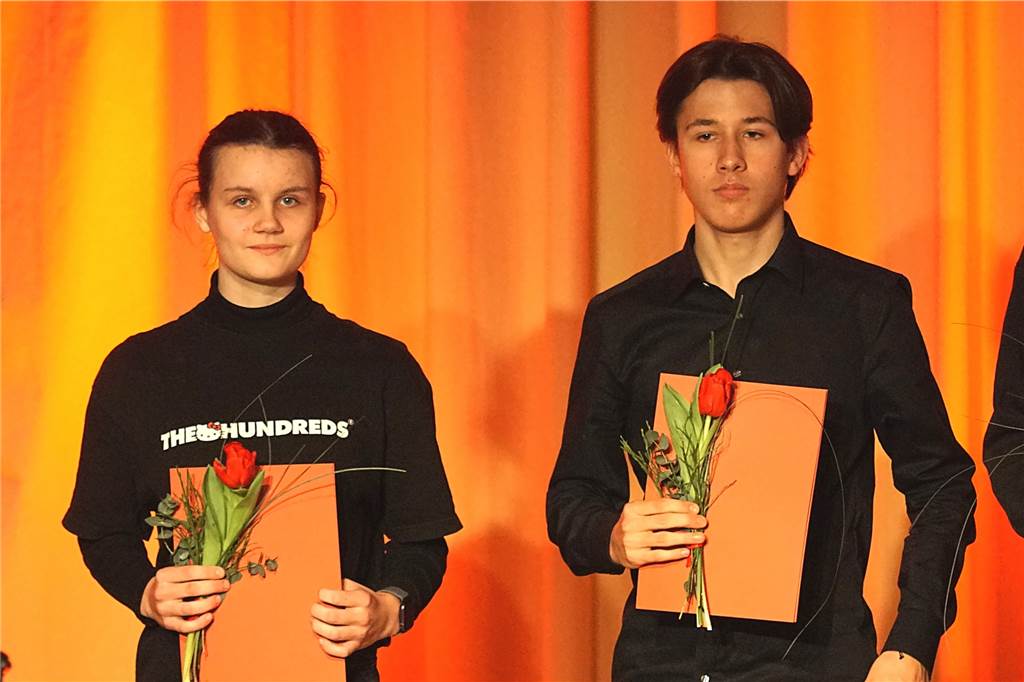 Sportlerehrungen 2020, 2021 und 2022 - v. li.: Marie Wember u. Lasse Schenkmann (RSV Unna)