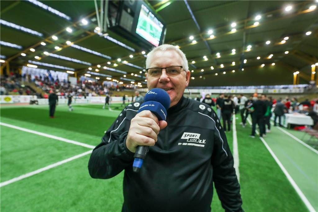 Castrop-Rauxel: Uwe Kisker fühlt sich bedroht und fliegt vom Platz - Entschuldigung akzeptiert Sportreporter Uwe Kisker ist seit Jahrzehnten in den Dortmunder Sporthallen und auf den Plätze zuhause.
