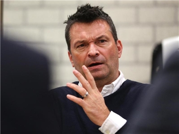 Sportvorstand Christian Heidel hat erneut erklärt, dass Leon Goretzka in diesem Sommer nicht wechseln werde.