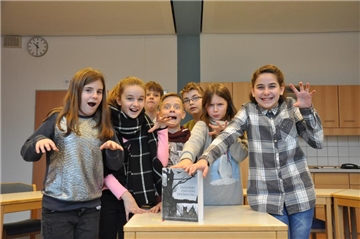 Spukgeschichten zu Lesen, ist schon gut. Sie anzuhören, ist aber noch besser. Schüler der Klasse 6a des städtischen Gymnasiums Selm haben für die uns die sieben spannendsten Erzählungen vorgelesen.
