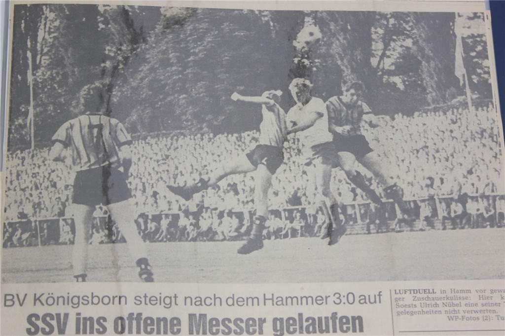 BV Königsborn feiert vor 10.000 Zuschauern den Aufstieg in die dritte Liga "SSV ins offene Messer gelaufen" titelte die "Westfalenpost" vor 50 Jahren. Der BV Königsborn siegte im zweiten Entscheidungsspiel deutlich mit 3:0.