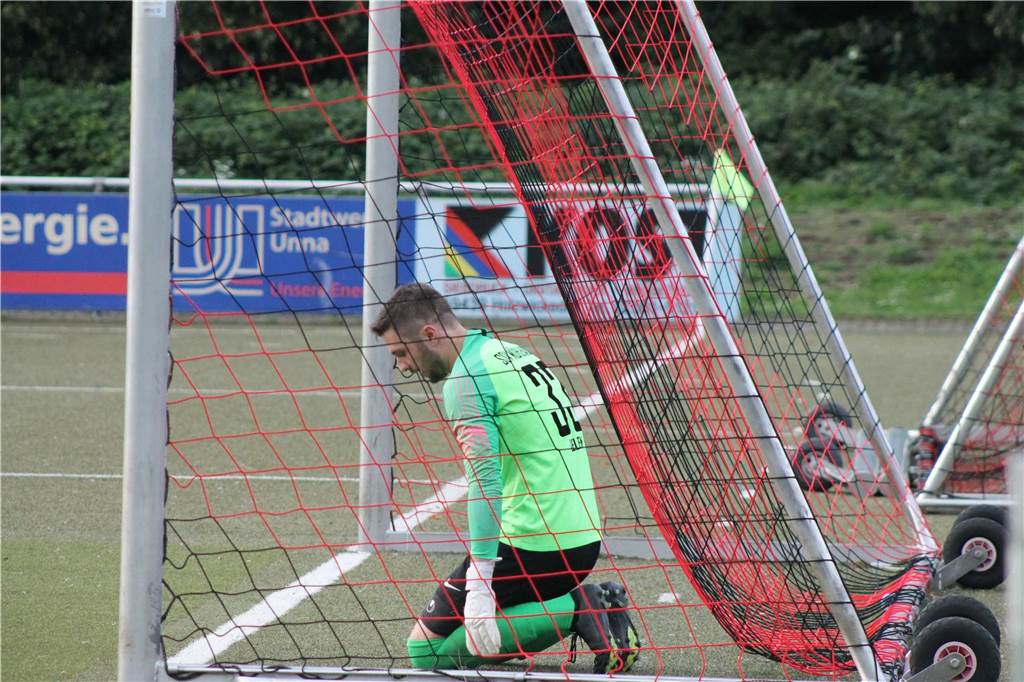 Niederlage mit Hoffnungsschimmer: SSV Mühlhausen gegen TuS Hannibal mit „kleinem Fortschritt“ Robin Mesewinkel-Risse nach dem 0:1 durch Denis Ljatifi.