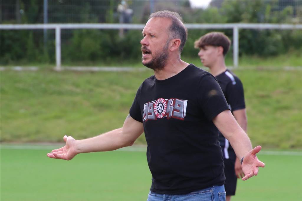 BKM Mannesmann-Cup geht in die nächste Runde: Turnier-Favorit sieht sich auf Augenhöhe SSV Mühlhausens Coach Marc Woller beim Testspiel in Frömern. Er sagt, die Favoritenrolle beim Turnier in Heeren sei mit Vorsicht zu genießen.