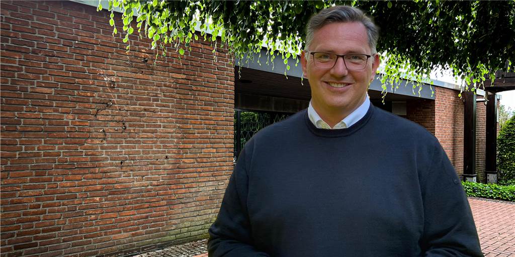 Diebstahl auf Dorstener Friedhof: Metallrelief soll nicht von Tisa sein St. Agatha-Pfarrer Stephan Rüdiger gehörte zu denjenigen in Dorsten, die zunächst geglaubt hatten, dass das gestohlene Friedhofsrelief von Tisa von der Schulenburg stamme.