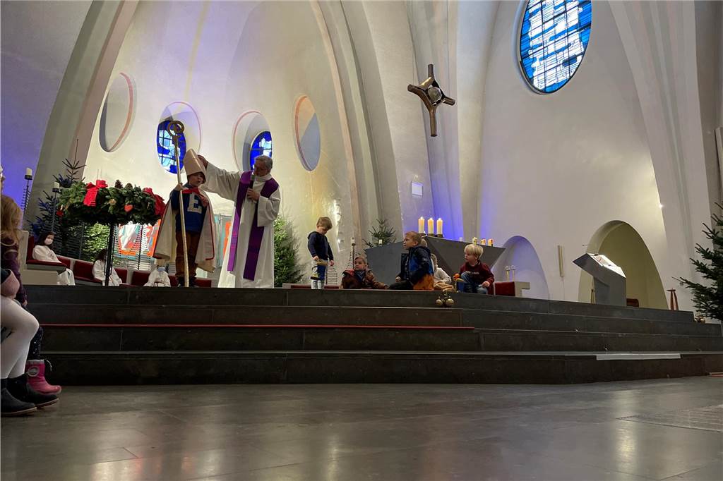 „Wir wollen entscheiden. Nicht Paderborn“: Gemeinde stellt Gebäude-Plan auf St. Antonius steht im Herzen von Ickern und ist mit der denkmalgeschützten Kirche absolut vor dem Abriss gefeit.